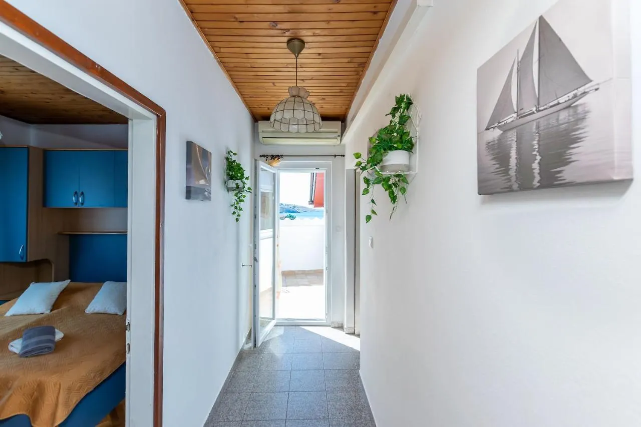 Apartments Antonija M Lopar 0*,