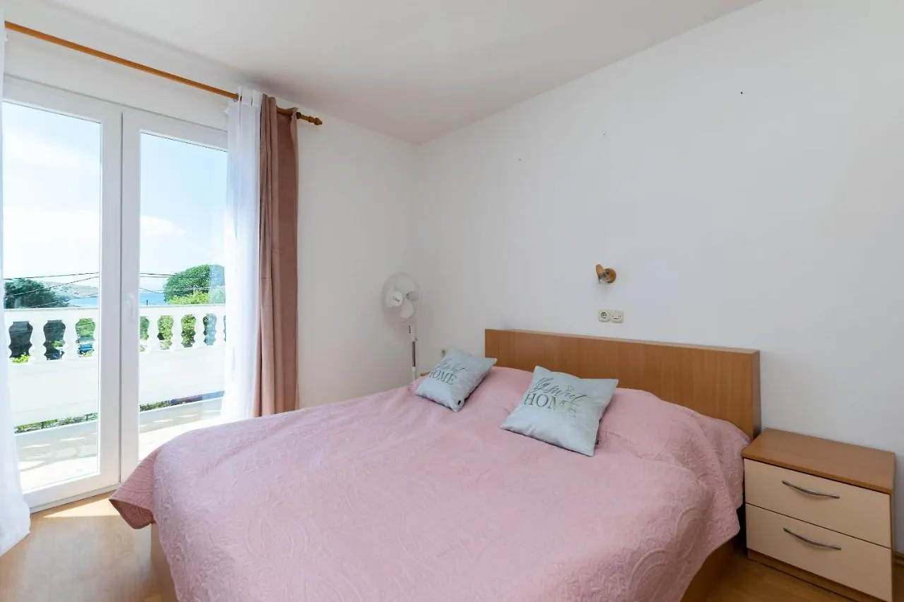 Apartments Antonija M Lopar 0*,